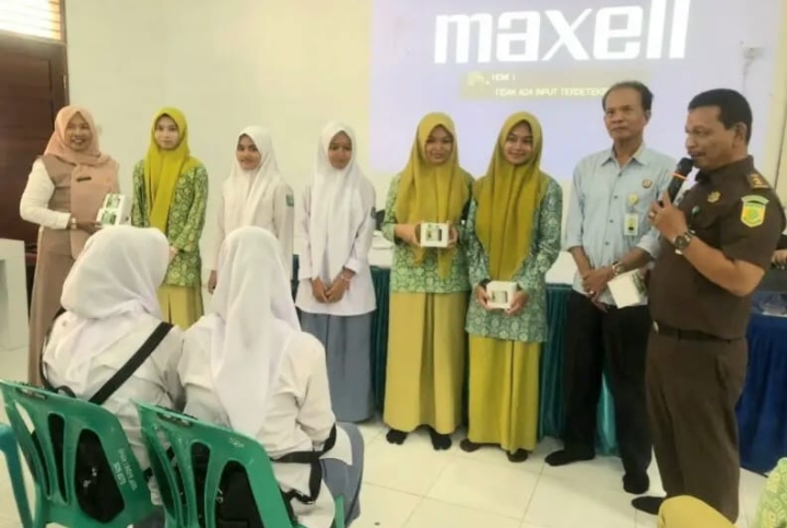 Kajati Aceh Sambangi SMAN 1 Ingin Jaya, Berikan Edukasi Hukum Kepada Siswa