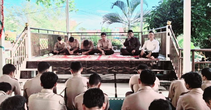 Guru Besar Bidang Ilmu Pendidikan Islam UIN Ar-Raniry Sampaikan Tausyiah di SMAN 9 Banda Aceh