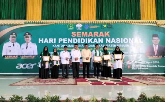 Anggota Komunitas RGM Raih Penghargaan GTK Berprestasi dan Penulis di Bireuen