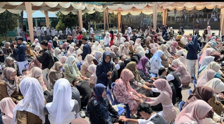 SMAN 2 Timang Gajah Gelar Tradisi Berpeumunge atau Malunakni Ku Ureng Tue