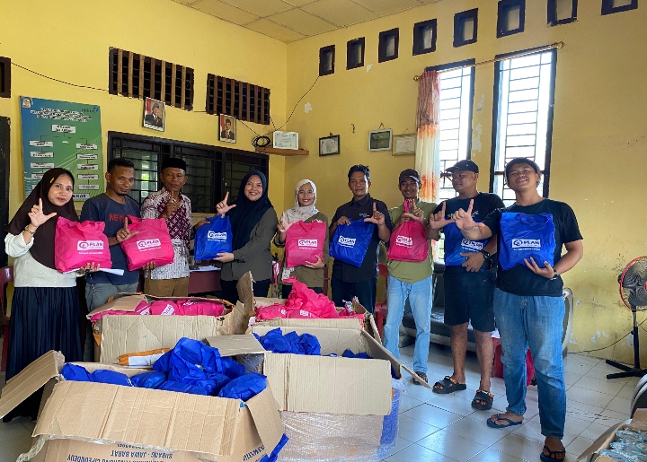 BKSDA Aceh dan Lembaga Mitra Salurkan Bantuan Logistik bagi Warga Terdampak Banjir di Desa Penyangga SM Rawa Singkil