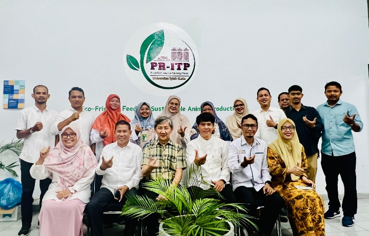 Dekan Fakultas Pertanian UPM Malaysia Kunjungi Pusat Riset Inovasi dan Teknologi Pakan USK, Bahas Implementasi Kerja Sama Internasional